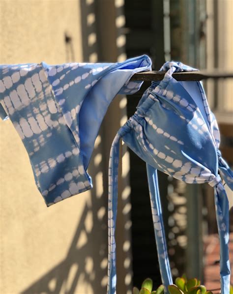 Bikini triángulo flores con braguita brasileña Aurea Bikinis online