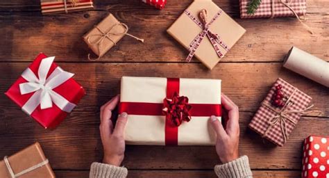 Mastering Christmas Gift Etiquette for Family: Thoughtful Ways to Delight Loved Ones - Hunter Games Magazine