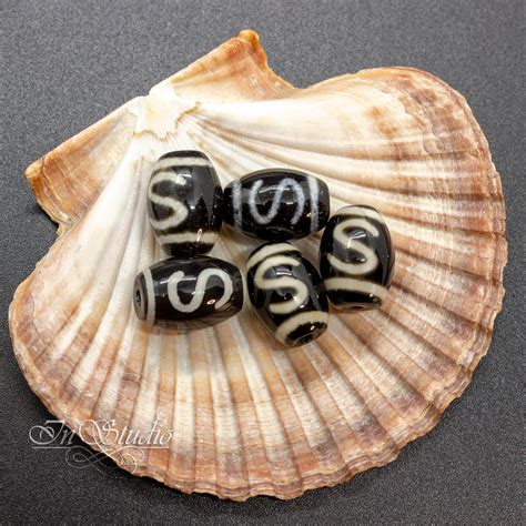 Бусина Дзи Денежный крючок 14х10 мм оливка – купить по низкой цене в ...