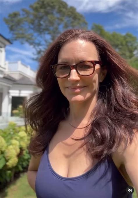 Sao phim Sex and the City trẻ khỏe đáng ngưỡng mộ ở tuổi 59