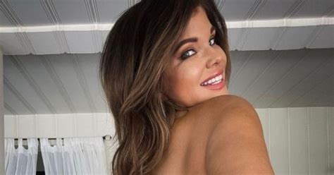 Baywatch S Donna DErrico Wows In Bikini That Started It All For OnlyFans Plug Flipboard