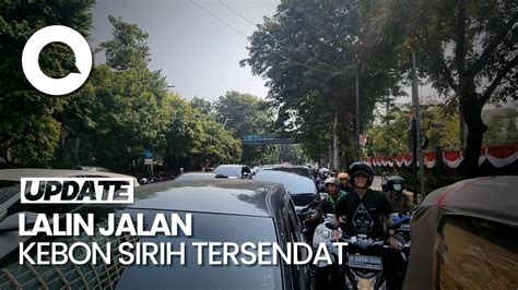 Massa Buruh Blokade Jalan MH Thamrin Klakson Kendaraan Bersahutan