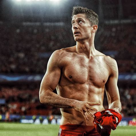 R L Lewandowski Robertlewandowski Abs Muscles Sixpack