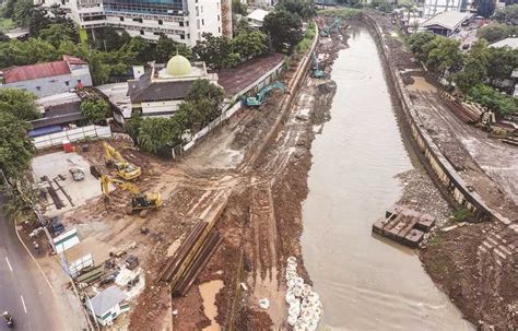 Pembangunan Proyek Sodetan Kali Ciliwung Kanal Banjir Timur Koran