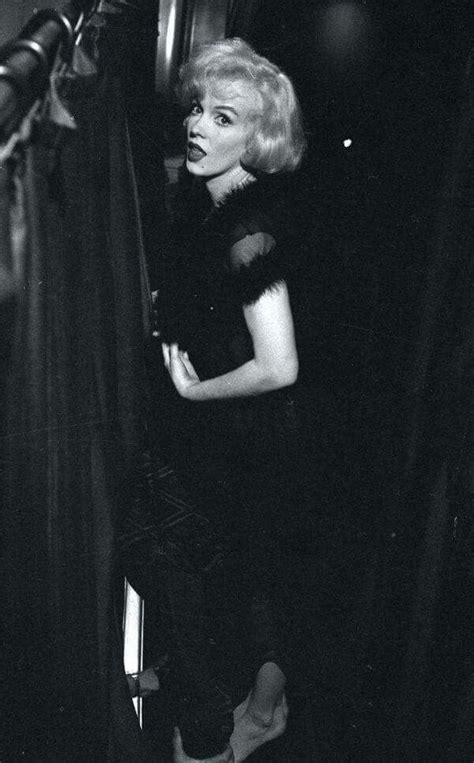Marilyn On The Set Of Some Like It Hot Marilyn Monroe Photos Marilyn Monroe Old Marilyn