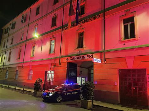 Violenza Sulle Donne Le Caserme Dei Carabinieri Si Illuminano Di Arancione