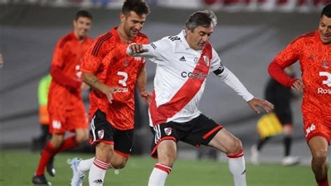 Video Enzo Francescoli marcó un golazo en la despedida de Ponzio