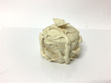 lot  carved ivory box  cover