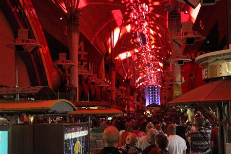 Vegas Red Lights Red Lights On The Fremont Street Giant Tv Flickr