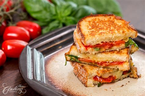 Roasted Tomato Grilled Cheese Sandwich
