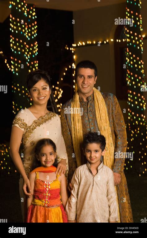 Portrait of a family smiling Stock Photo - Alamy