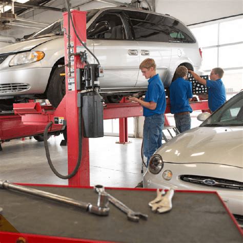 Auto Repair School | Car Mechanic School In Kansas | Washburn Tech