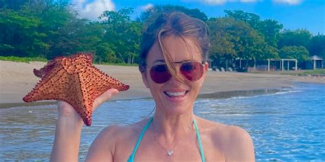 At Elizabeth Hurleys Abs Look So Toned In A Blue Bikini While She Poses With Giant Starfish