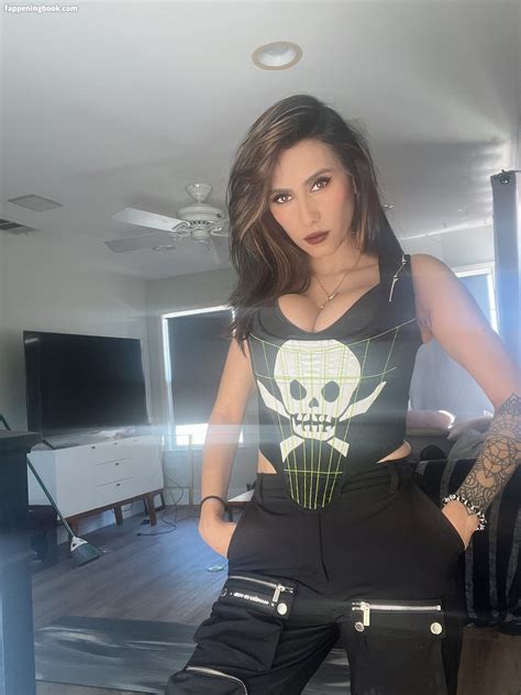 Cristina Vee Valenzuela Cristinavox Nude Onlyfans Leaks Fappening Fappeningbook