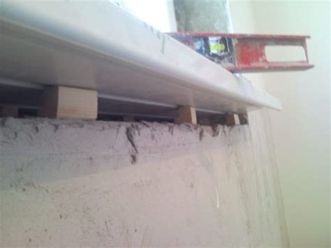 Установка пластикового подоконника: пошаговая инструкция