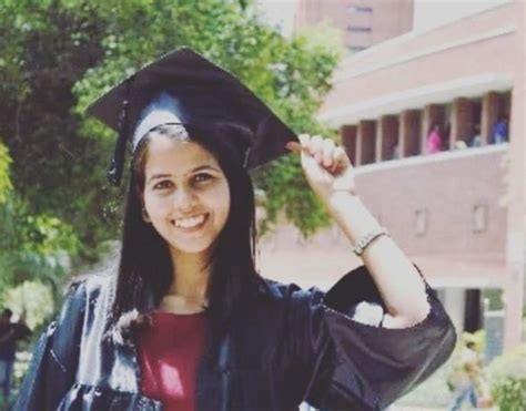 Ishita Kishore (UPSC Topper) Wiki, Age, Caste, Boyfriend, Family ...