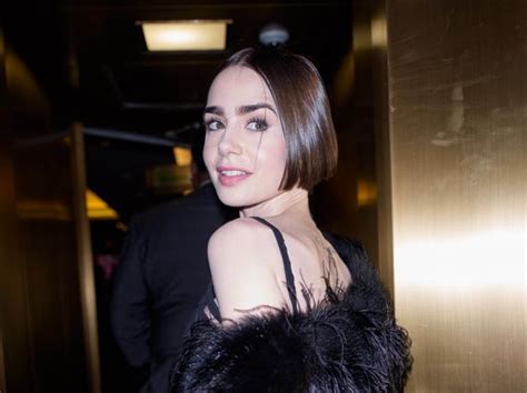 Emily Ratajkowski Goes Completely Naked To Sunbathe