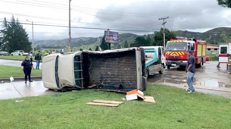 Accidente de tránsito deja daños materiales en el redondel de Cumbe