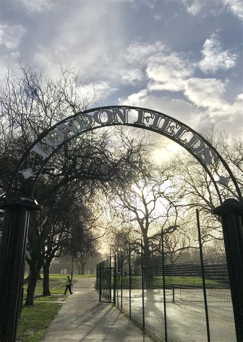 Beautiful London Fields park on an exceptionally warm day. : r/london