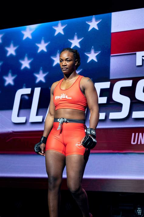 PFL: assessorada por Jon Jones, Claressa Shields promete dar surra em