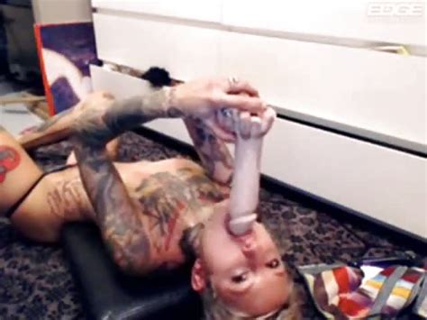 A Tattooed Blonde On The Webcam BUBBAPORN