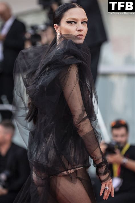 Mariacarla Boscono Flashes Her Nude Tits At The 79th Venice