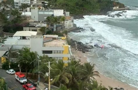 Duas Pessoas S O Resgatadas De Afogamento Em Praia De Salvador Acorda