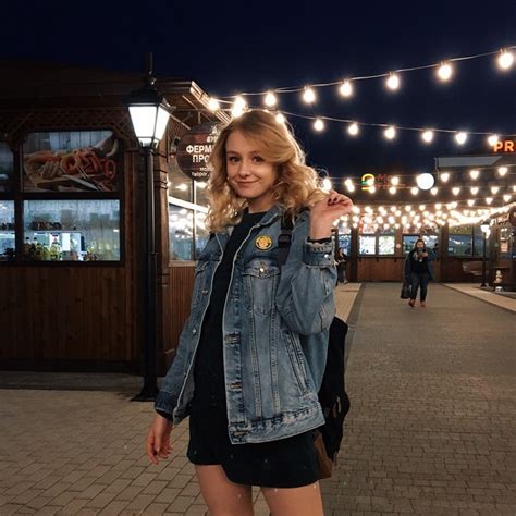 Hot girl Nga tuổi đẹp như thiên thần vừa cất giọng hát ai cũng nức