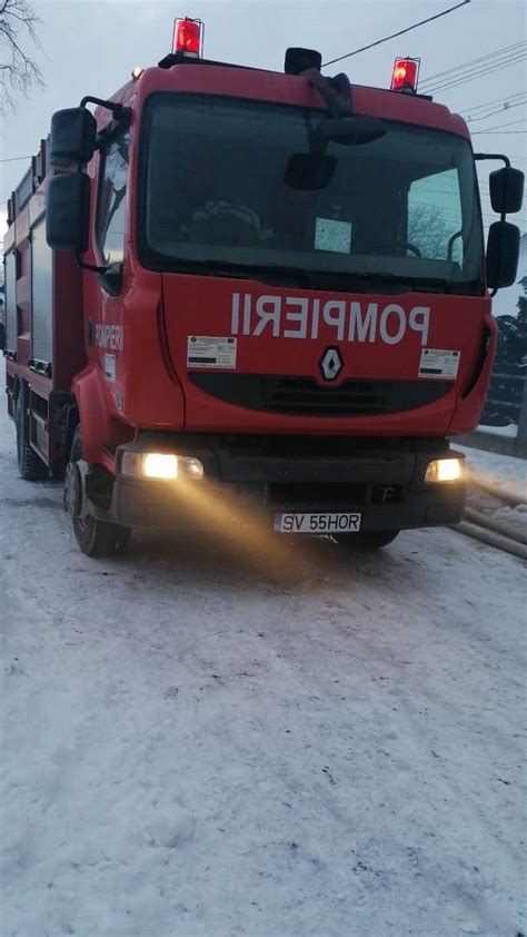 Un autoturism a luat foc după ce s a ciocnit cu o autocisternă la