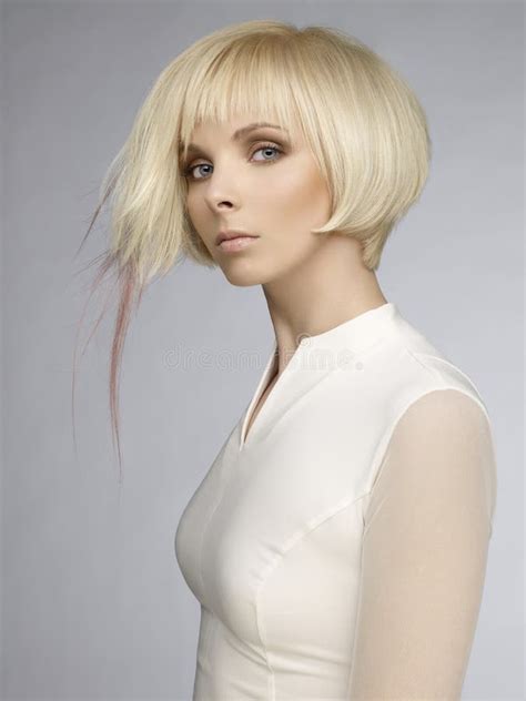 Blonde Sexy Image Stock Image Du Cheveu Plomb Coupe