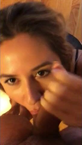 Schitterende Amateur Blonde Meid Doet Een Perfecte Pijpbeurt Met Sperma Slikken