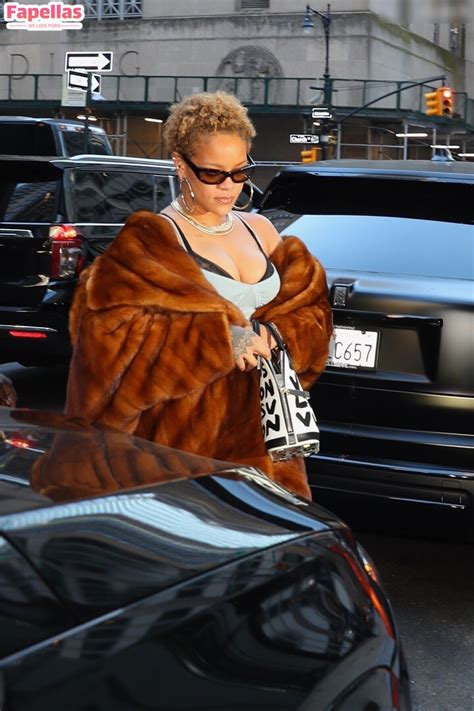Rihanna Aka Badgalriri Nude Leaks OnlyFans Photo Fapellas