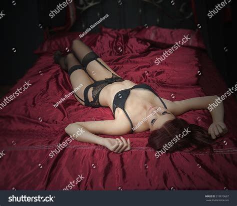 Sexy Woman Black Hair Lingerie Lying写真素材219810667 Shutterstock
