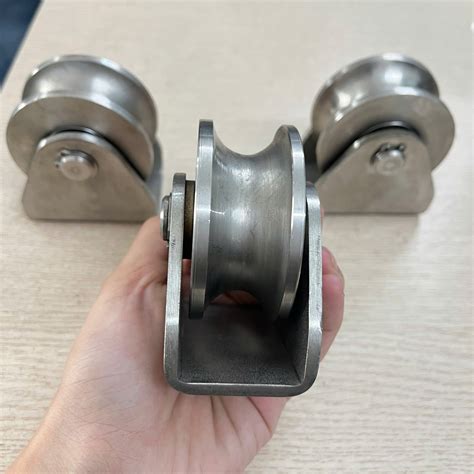 banh xe cua cong lua ray  tron phi  mm inox  gia cong sll