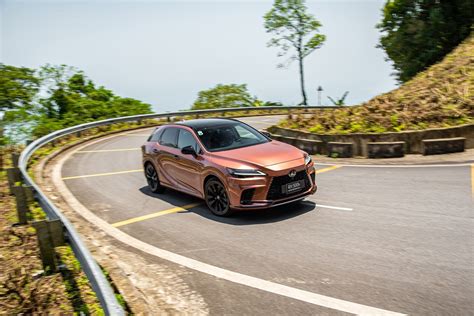 Lexus RX đang được bầu chọn nhiều nhất trong cuộc đua gay cấn tới ngôi