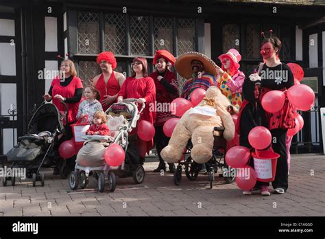 Red Nose Charity Hi Res Stock Photography And Images Alamy