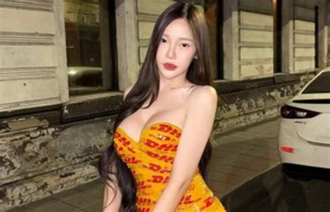 Hot Girl Triệu Follow Gây Sốt Với Kiểu Dáng Váy Băng Keo Khéo Léo Tạo Bão Nhờ Vòng Một Quyến Rũ