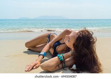 Sexy Beach Bikini Girl Posing 스톡 사진 1510774898 Shutterstock
