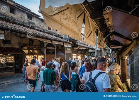 Florence Italie Ao T Foule De Gens Marchant Entre Les