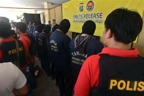 Indonesia Police Arrest Men For Gay Sex Party UPI