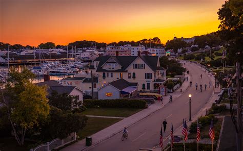 Mackinac Island Waterfront Hotels | Hotel Iroquois