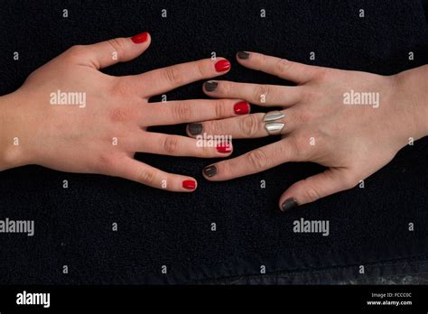 how to open fingernail polish