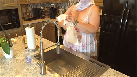 Big Boobs Brown BBW Shaving In The Bathtub Fat Pussy Closeups XNXX