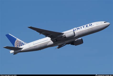 N787UA United Airlines Boeing 777 222 ER Photo By Jan Seler ID