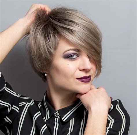 35 Stately Short Layered Bob Hairstyles To Try In 2024