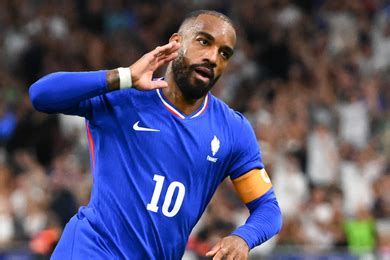 Le Capitaine Lacazette A R Veill Son Monde D Brief Et Notes Des