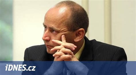 Soud zamítl odvolání policisty jenž loudil sex po vyslýchaných dívkách iDNES cz