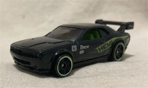 HOT WHEELS DODGE Challenger Drift Car H W Nightburnerz pièces noir EUR