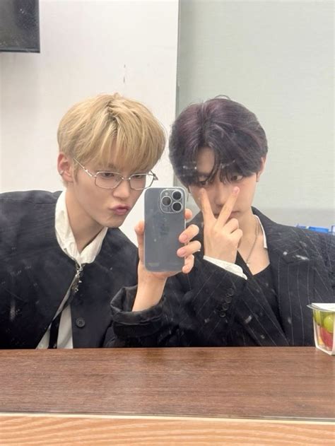 Pin By Sei On Piny Twojego Autorstwa Hanbin Cute Gay Pop Group