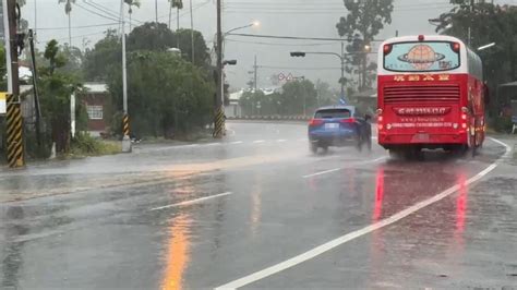 快訊／4縣市大雨特報 雨彈一路下到晚上 東森最即時最快速新聞